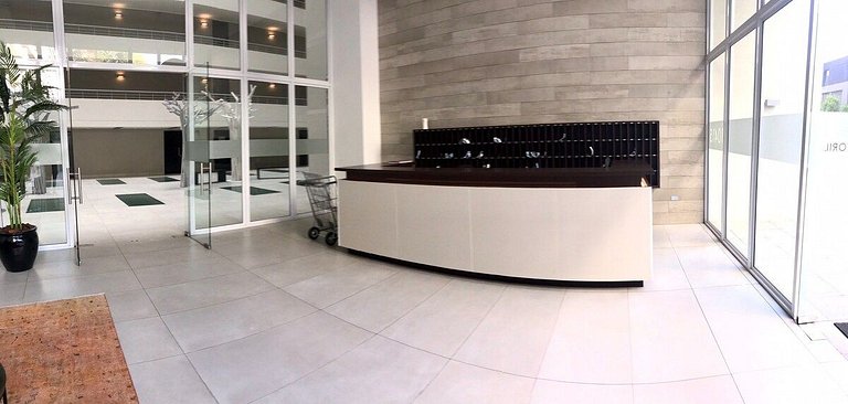 A pasos de Clinica: Parking + Cama King + Wifi