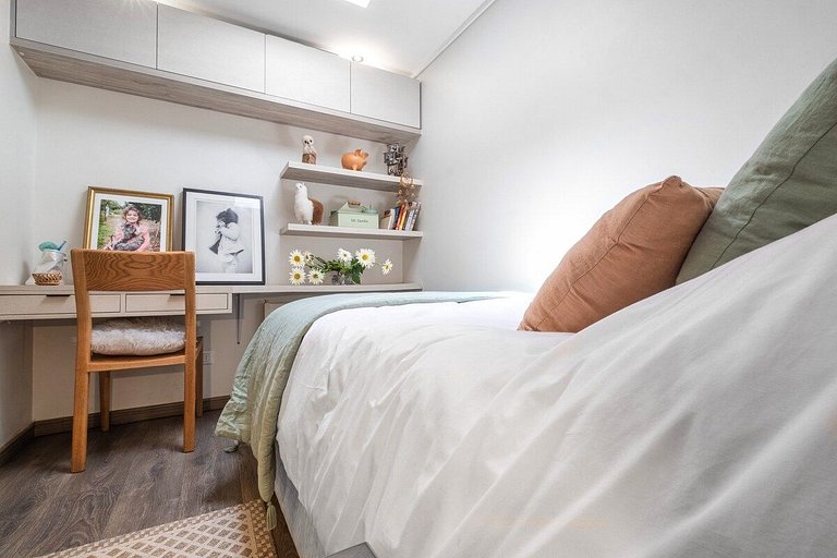 Amplia Casa en Vitacura con piscina veraniega