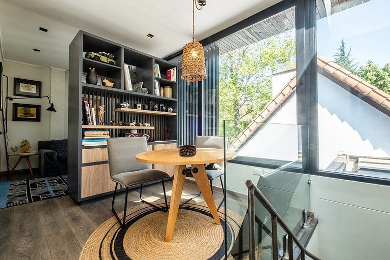 Amplia Casa en Vitacura con piscina veraniega