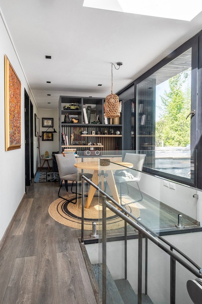 Amplia Casa en Vitacura con piscina veraniega