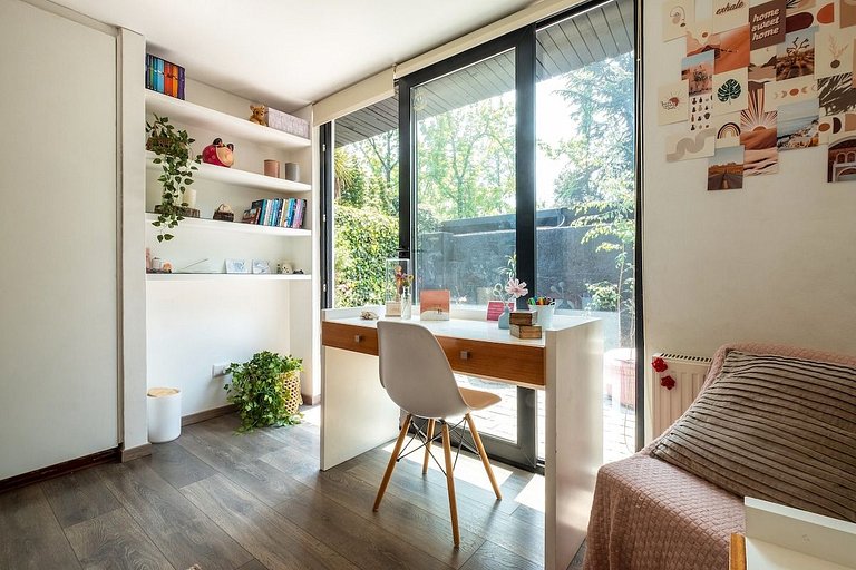 Amplia Casa en Vitacura con piscina veraniega