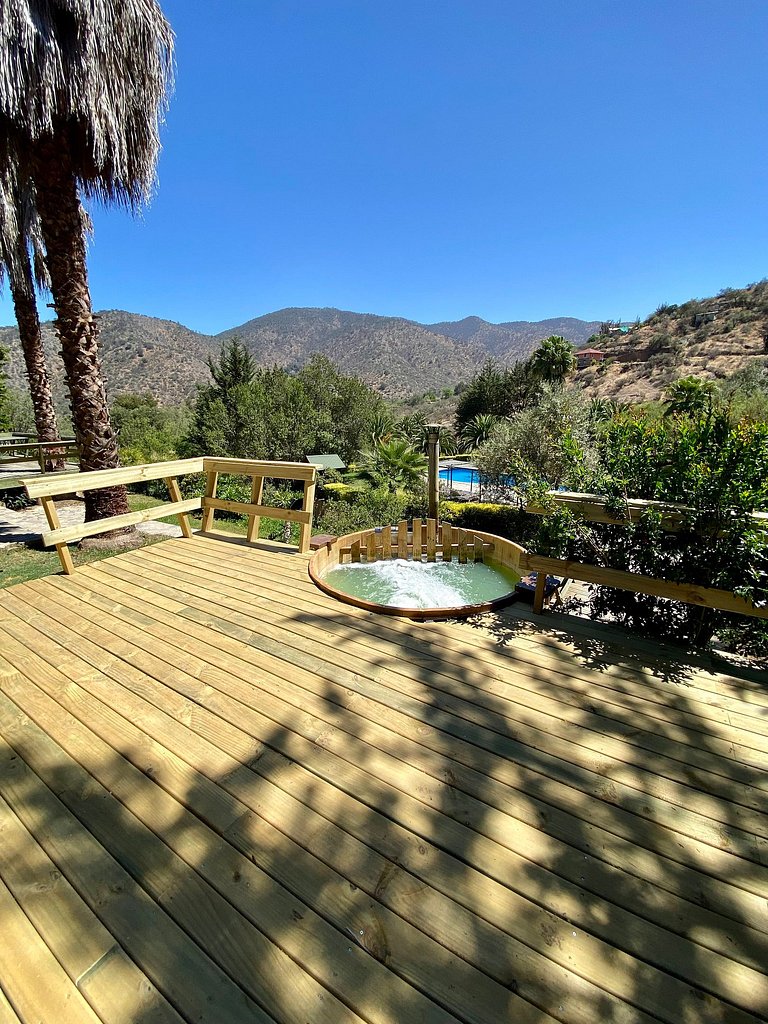 Country House with Pool, Hot Tub & Garden
