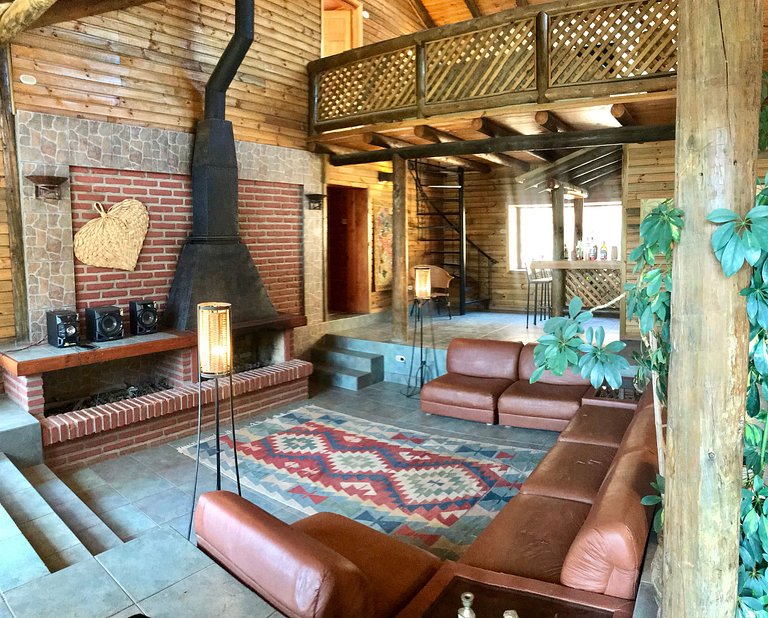 Country House with Pool, Hot Tub & Garden
