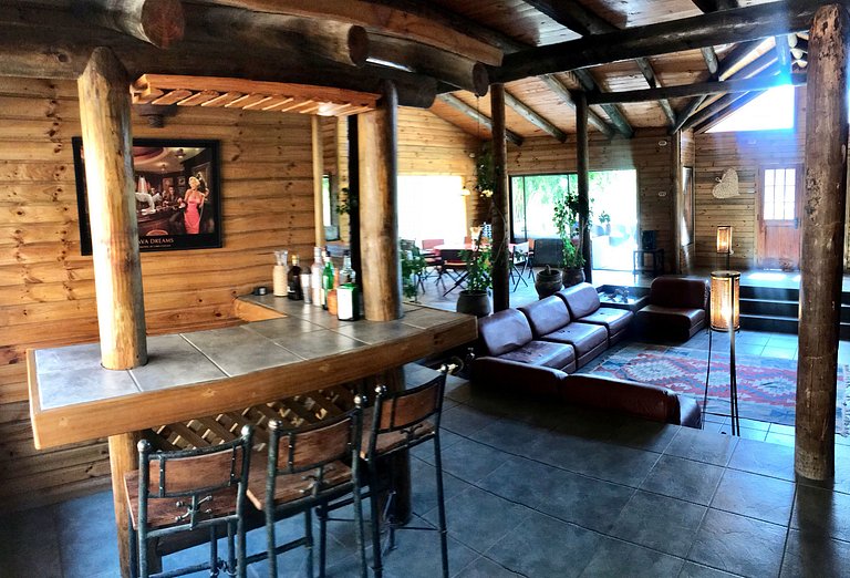 Country House with Pool, Hot Tub & Garden