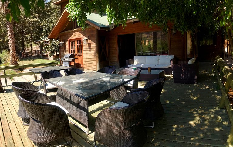 Country House with Pool, Hot Tub & Garden