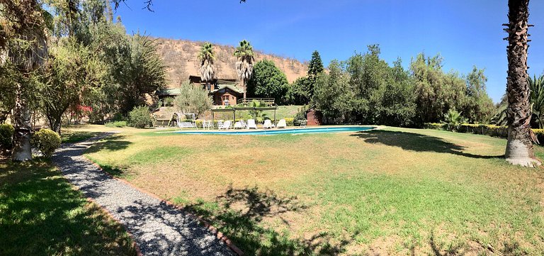 Casa de Campo con Piscina, Tinaja y Jardín