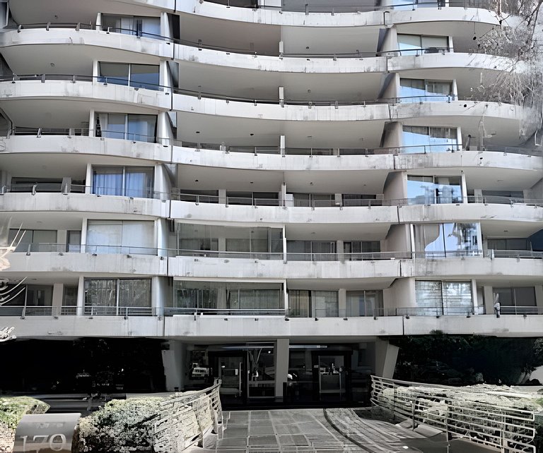 En Costa Lyon, con piscina