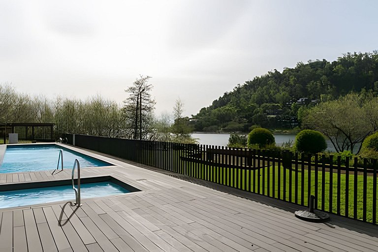 En Parque Pinares, descanso en el Lago.