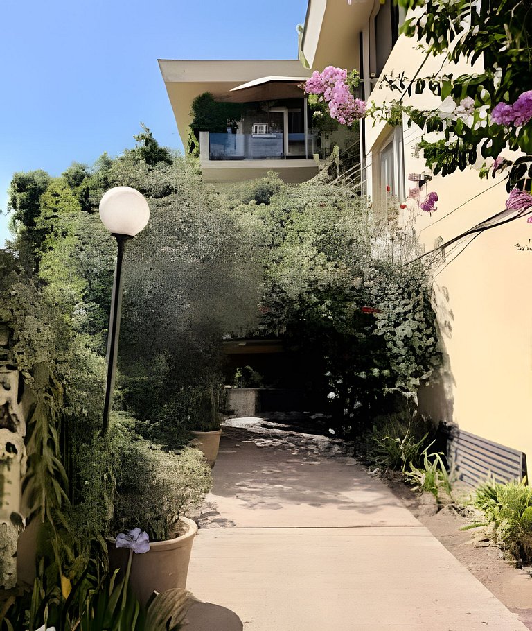 Cómodo 3D con jardín en el corazón de Vitacura