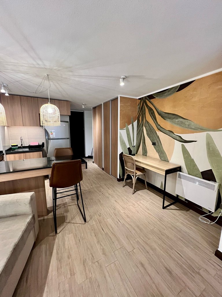 Estudio Moderno con Estacionamiento en Las Condes