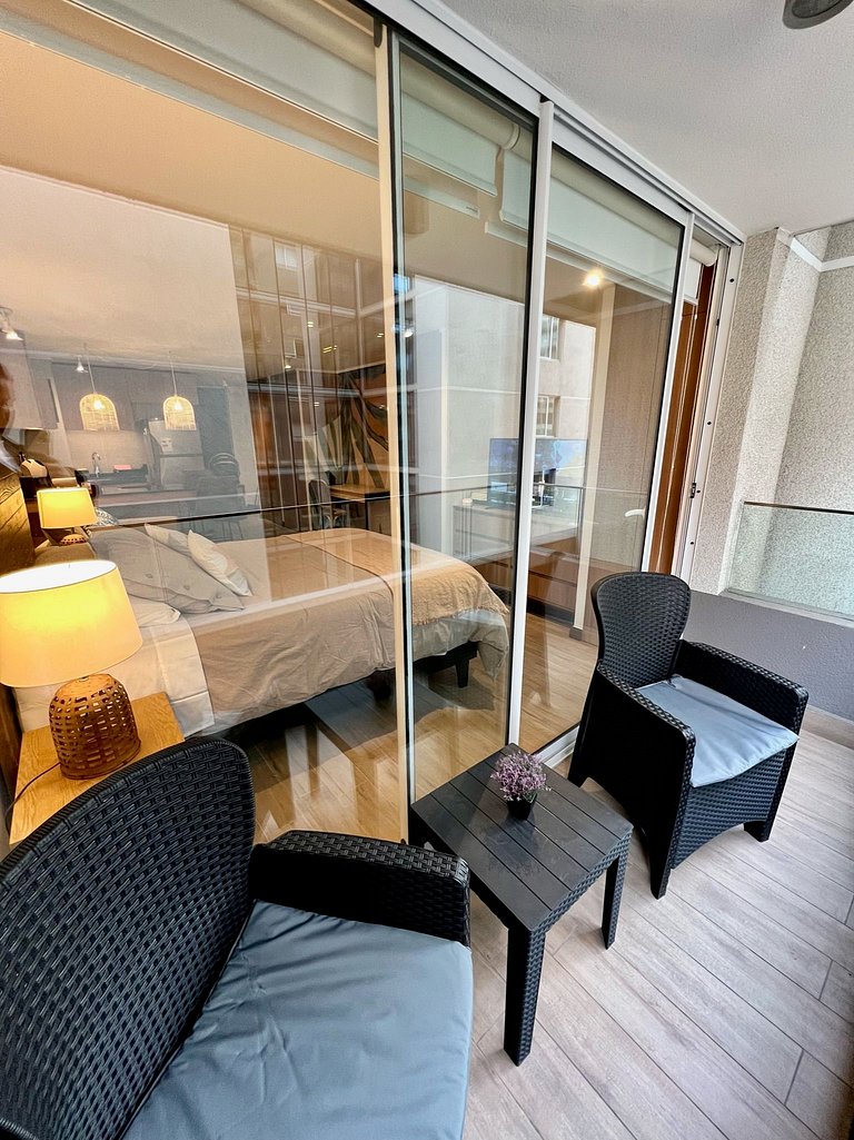 Estudio Moderno con Estacionamiento en Las Condes