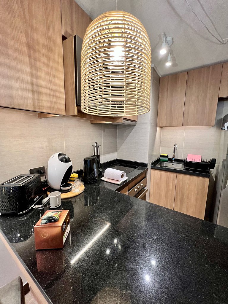 Estudio Moderno con Estacionamiento en Las Condes