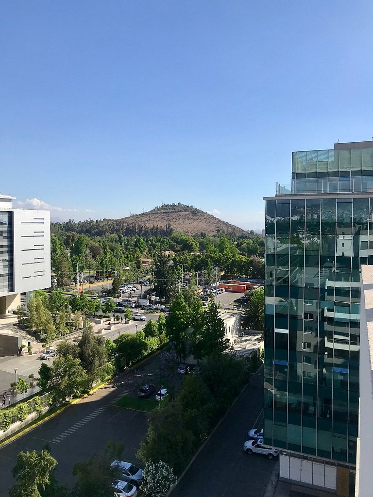 Estudio Moderno con Estacionamiento en Las Condes