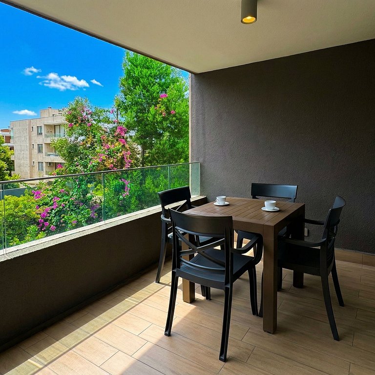 A pasos de Clinica: Parking + Cama King + Wifi