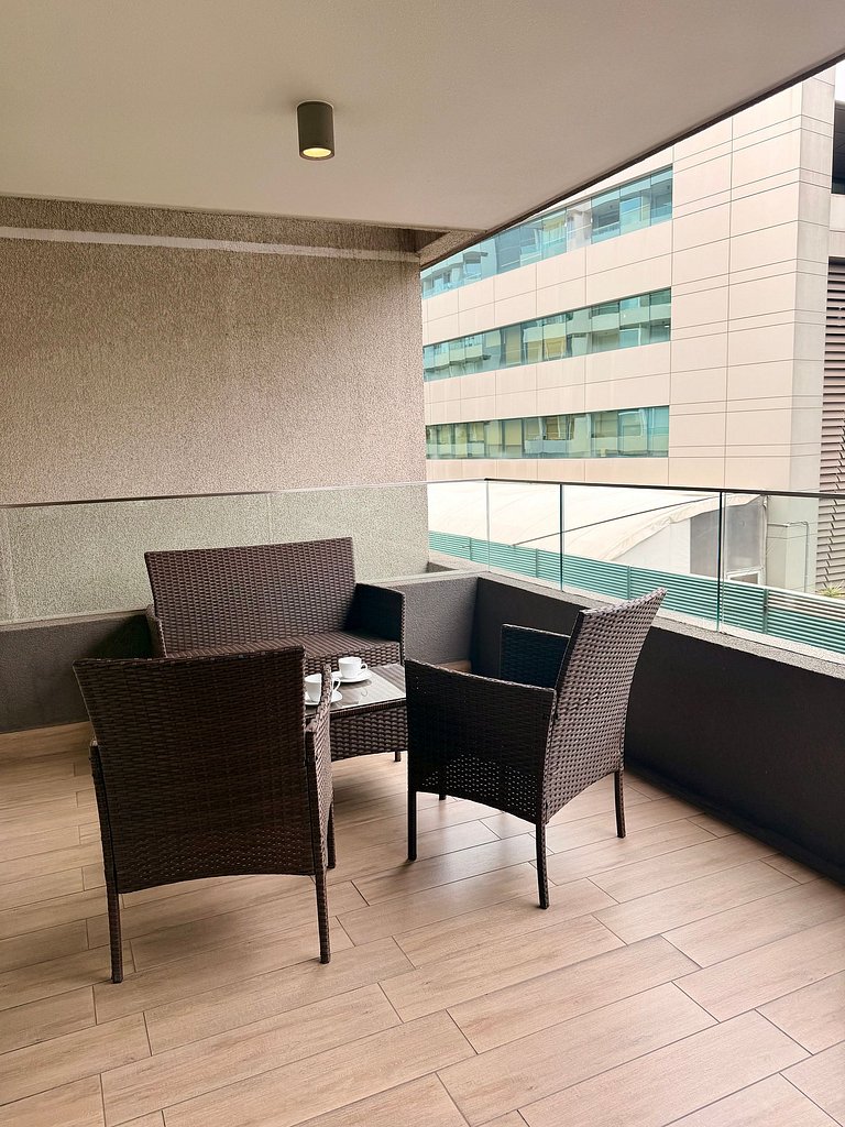 A pasos de Clinica: Parking + Cama King + Wifi