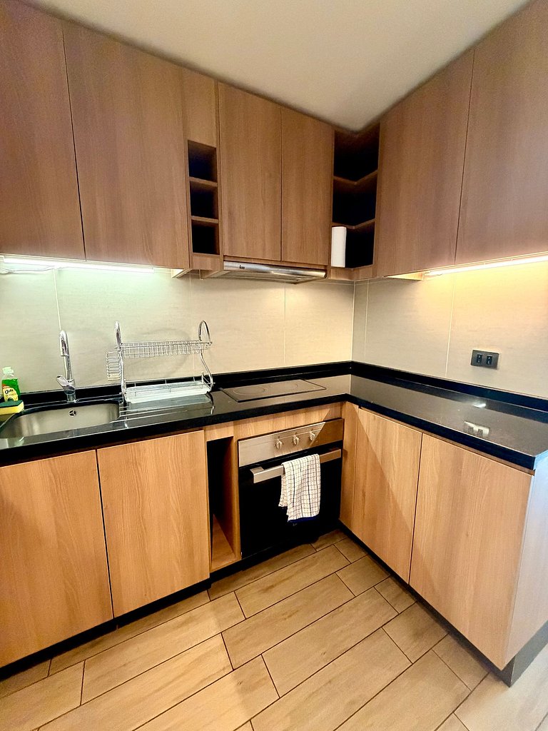 A pasos de Clinica: Parking + Cama King + Wifi