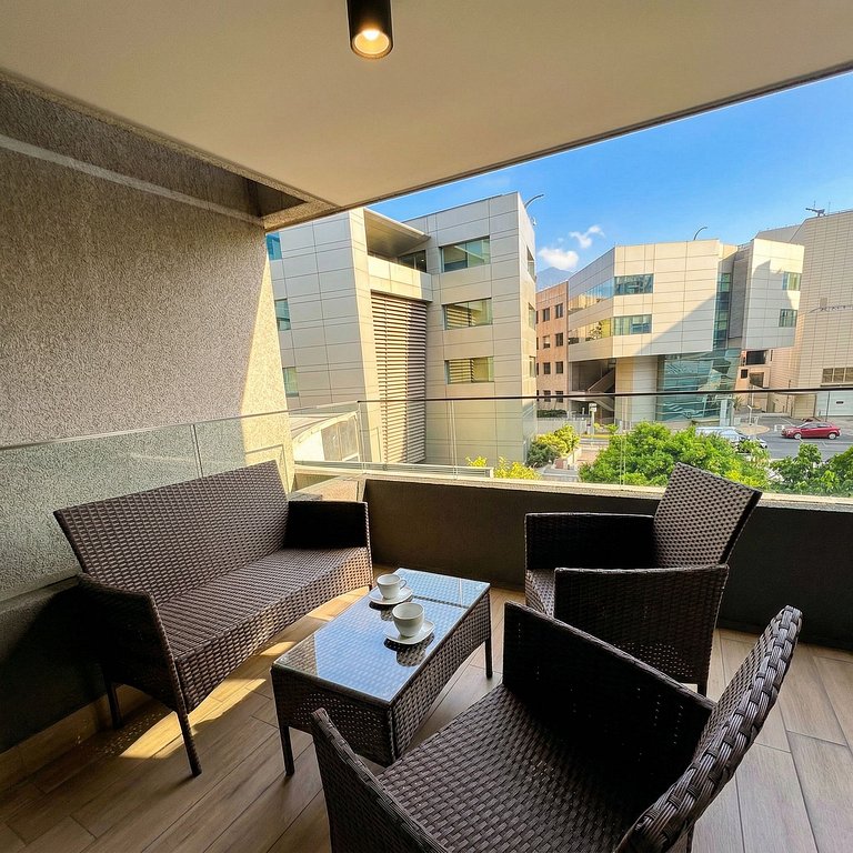 A pasos de Clinica: Parking + Cama King + Wifi