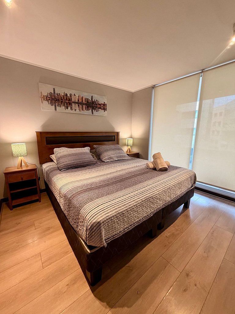 A pasos de Clinica: Parking + Cama King + Wifi