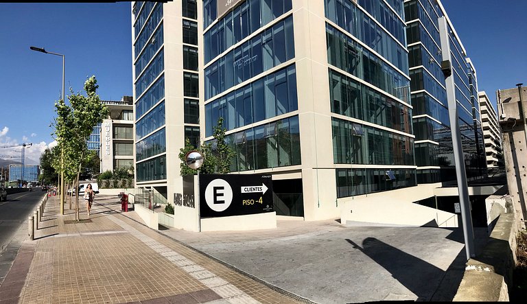 A pasos de Clinica: Parking + Cama King + Wifi