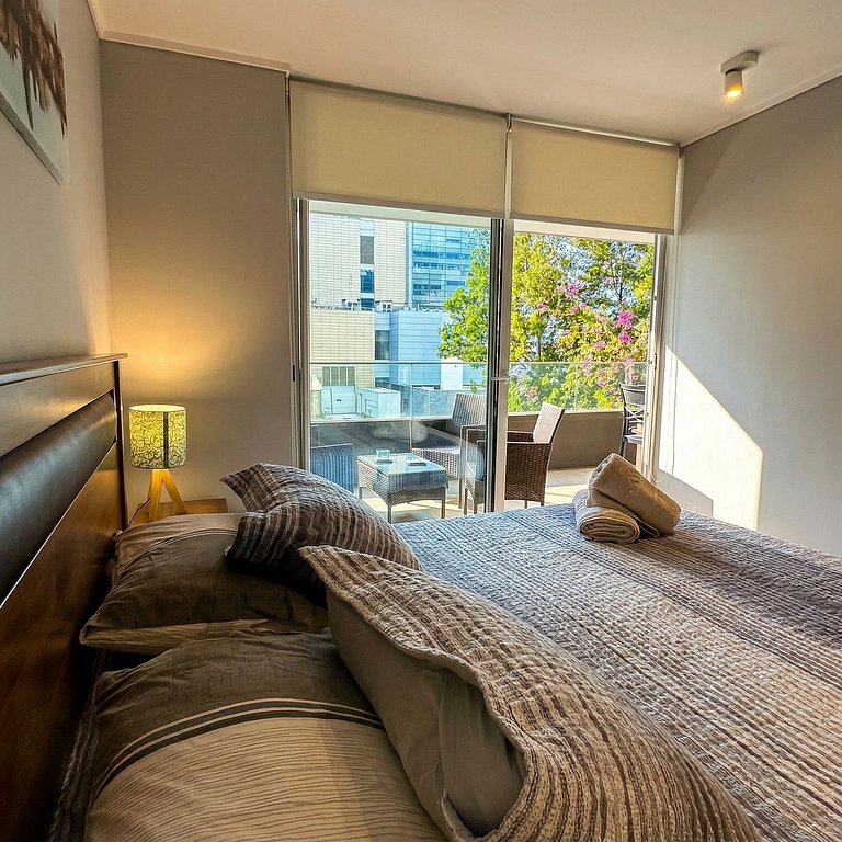 A pasos de Clinica: Parking + Cama King + Wifi